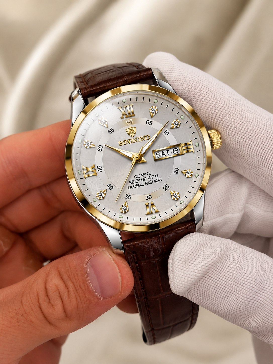 ☑️BIN BOND  Original watch 🫆  《highe quality》                       ⌚️بین باند مدلی نو🫶  مقاوم دربرابر آب🏊‍♂💦   رفرانس ۷۰۴۵ بندچرمی دارای روز شمار  ایام هفته  صفحه الماسی   شب نما قفل کمربندی  شیشه سافایر