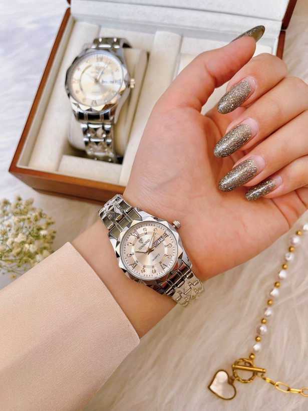 ☑️BIN BOND Couple watch👩❤️💋👨 《highe quality》 watch ⌚️بین باند مدلی نو مقاوم دربرابر آب برندشرکتی دارای روز شمار ایام هفته بند استیل فولاد شیشه سافایر شب نما قفل دو پروانه موتور کوارتز