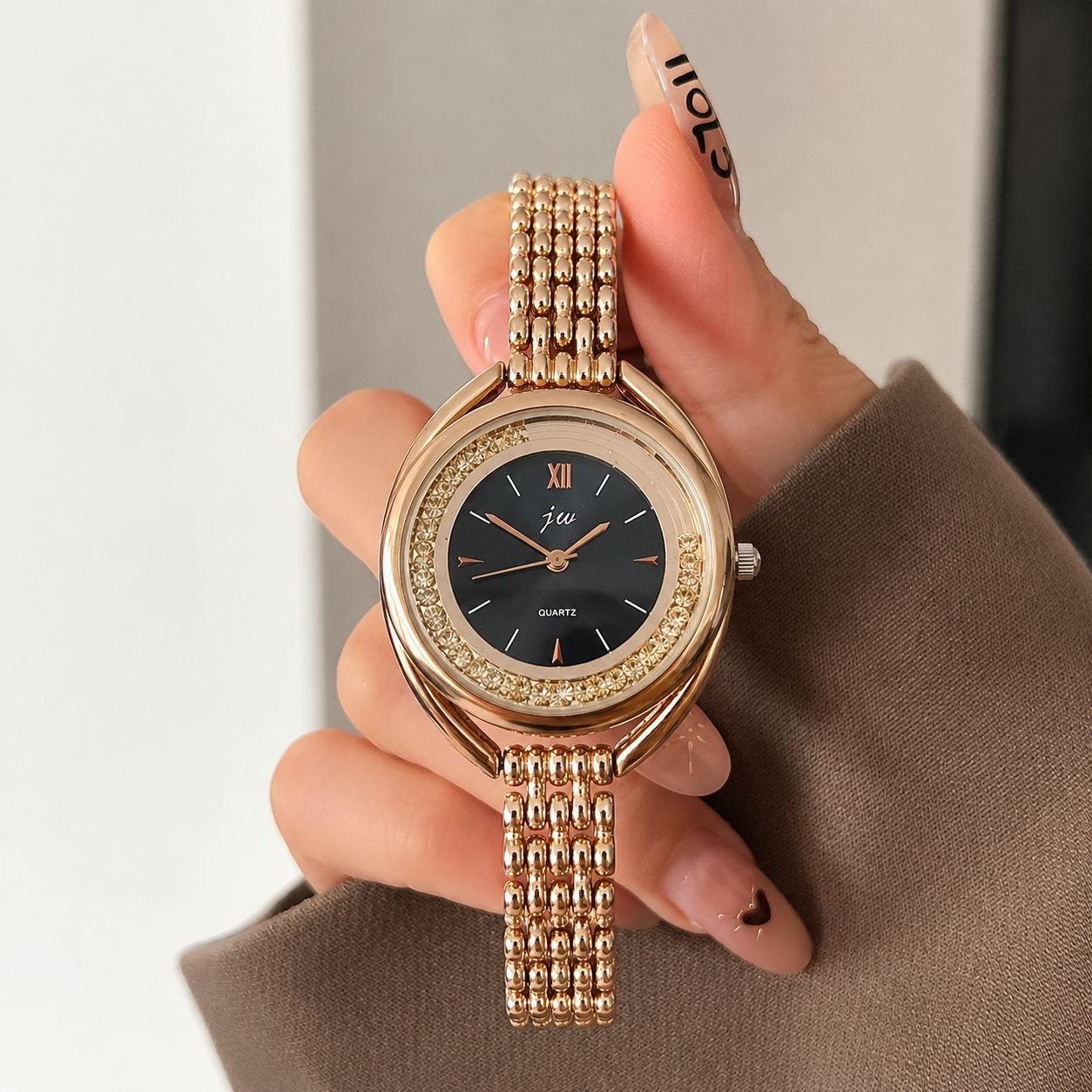 ☑️jw  jewellery        ♤ ساعت زنانه جی وی جواهری   طرح خاویاری  رنگ رزگلد  قفل دستبندی  موتورکوارتز  بند زنجیری