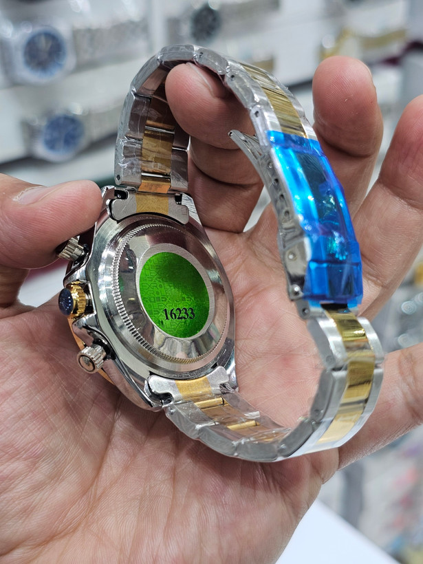ROLEX Cosmogrqph Daytona ✨✨⌚️شکوه طلا روی مچ شما... 🔻مردونه رولکس دیتونا کرنوگراف قفل رولکسی( دو قفل ) بنداستیل دارای روزشمار شيشه کریستال بزل چرخان